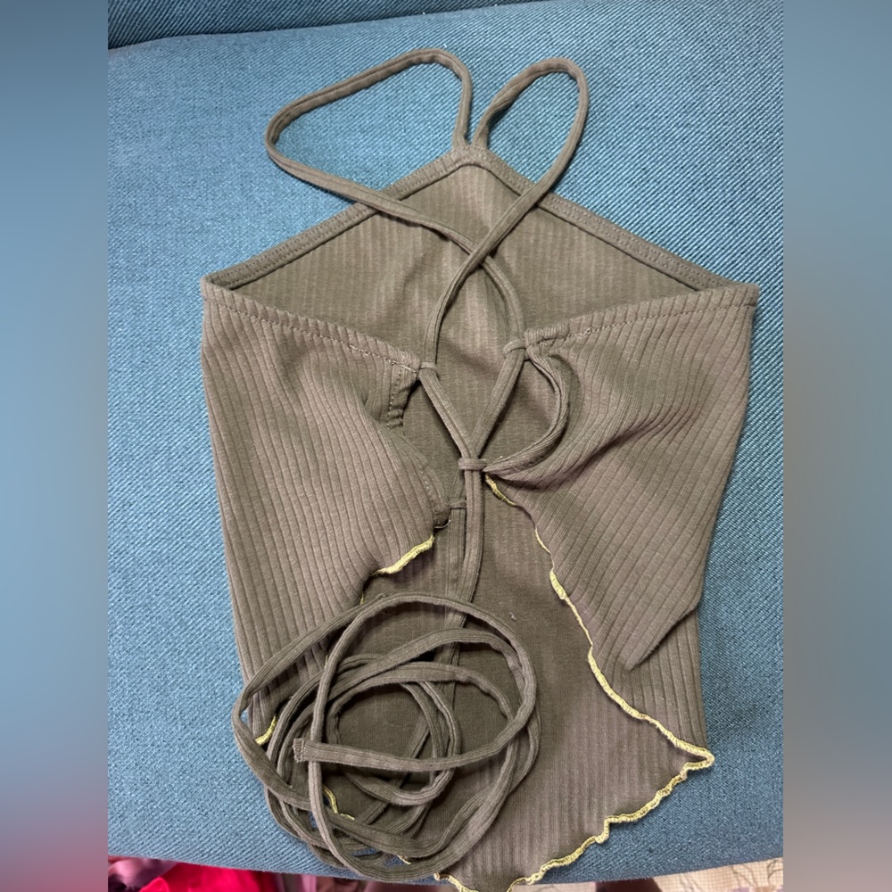 Halter top - Picture 2 of 2